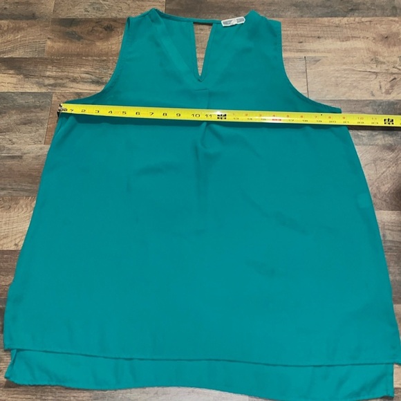 Lof of 5 Shirts.  Size Large. - Picture 9 of 12